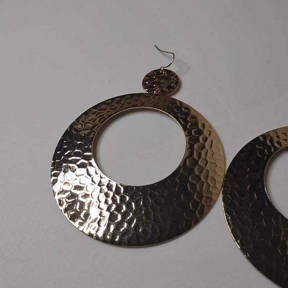 Large Round Gold Tone Metal Dangle Earrings - Picture 4 of 10